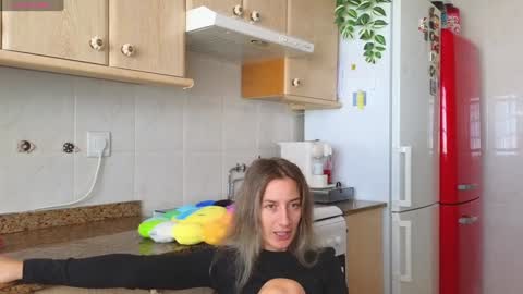 Snapshot of lunary_mix chatting on 02/01/25, 12:26 Luna online show from 02/01/25, 12:26