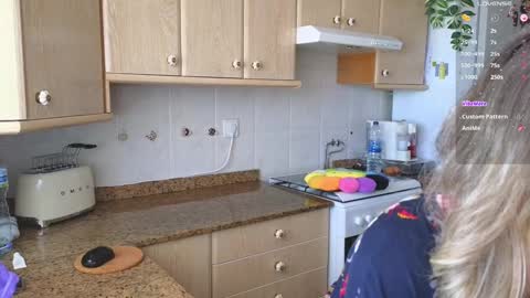 Snapshot of lunary_mix chatting on 02/04/25, 03:36 Luna online show from 02/04/25, 03:36