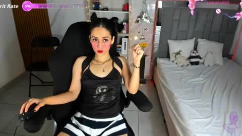 Snapshot of lunascoott chatting on 06/19/26, 02:49 ARI online show from 06/19/26, 02:49