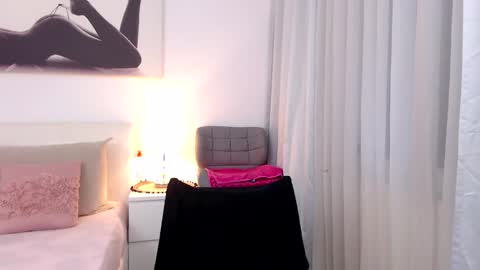 Snapshot of lunastars13 chatting on 01/12/25, 01:58 lunastars13 online show from 01/12/25, 01:58