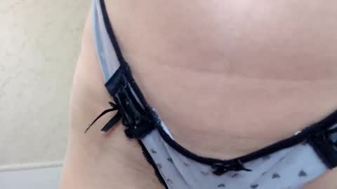 Snapshot of lunastars13 chatting on 03/10/25, 04:03 lunastars13 online show from 03/10/25, 04:03