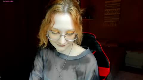 Snapshot of lunaterry chatting on 06/05/26, 08:09 lunaterry online show from 06/05/26, 08:09