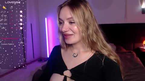 LunaticaBae online show from 02/22/25, 04:29