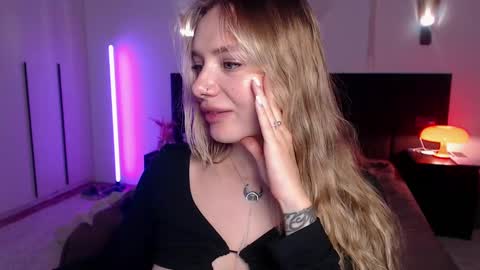 LunaticaBae online show from 02/22/25, 07:34