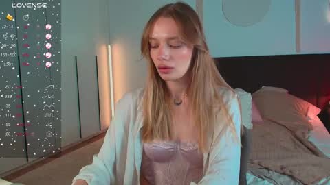 LunaticaBae online show from 10/21/25, 03:29