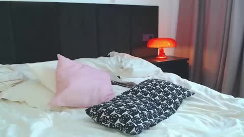 Snapshot of lunaticabae chatting on 03/21/26, 08:19 LunaticaBae online show from 03/21/26, 08:19