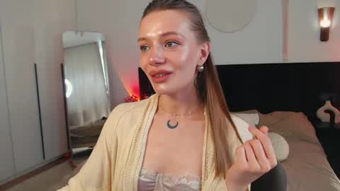 LunaticaBae online show from 05/22/26, 03:57