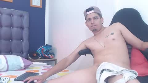 Snapshot of lunatico_x chatting on 10/30/25, 10:49 lunatico_x online show from 10/30/25, 10:49