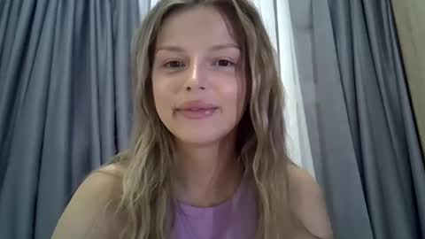 Luna  online show from 09/15/25, 06:30