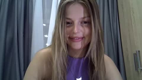 Luna  online show from 09/16/25, 07:48