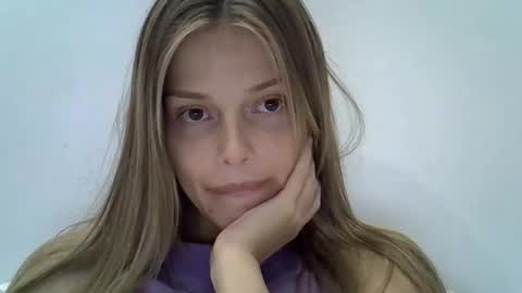 Luna  online show from 10/10/25, 06:18