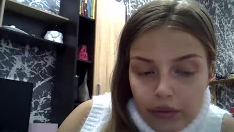 Luna  online show from 10/18/25, 05:25