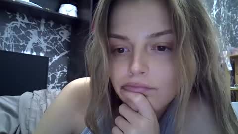 Luna  online show from 10/22/25, 06:07