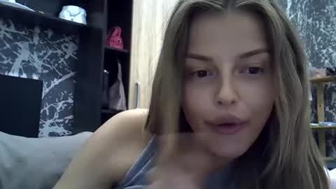 Luna  online show from 10/23/25, 06:06