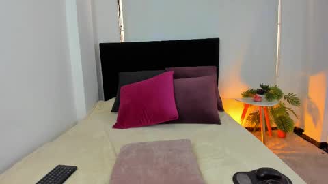 lunavelvet7 online show from 09/19/25, 04:40