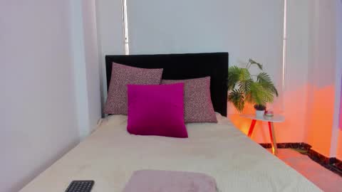 lunavelvet7 online show from 11/21/25, 03:00