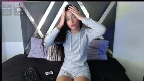 Luna online show from 02/12/25, 04:11