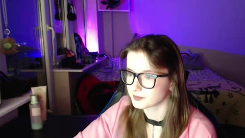 LunaXcherry online show from 04/06/26, 07:04