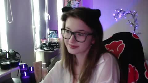Snapshot of lunaxcherry chatting on 05/17/26, 11:06 LunaXcherry online show from 05/17/26, 11:06