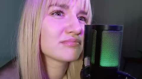 Snapshot of lunaxloverx chatting on 10/08/25, 10:18 LunaXLoverx online show from 10/08/25, 10:18