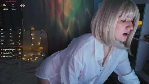 Snapshot of lunaxloverx chatting on 11/19/25, 11:43 LunaXLoverx online show from 11/19/25, 11:43