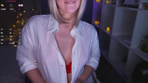 Snapshot of lunaxloverx chatting on 11/21/25, 11:42 LunaXLoverx online show from 11/21/25, 11:42