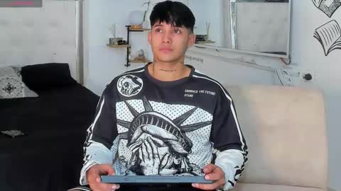 Lunay online show from 11/05/25, 05:57