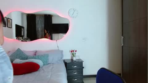 Snapshot of lunayois02 chatting on 03/31/26, 12:12 lunayois02 online show from 03/31/26, 12:12