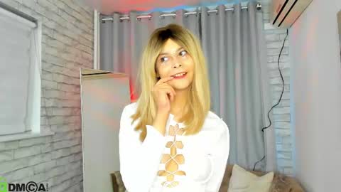Lune FallenStar online show from 06/20/26, 10:07