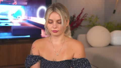 Snapshot of lunea_evienne_ chatting on 05/16/26, 08:11 Evi online show from 05/16/26, 08:11