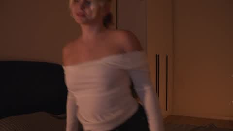Snapshot of lunea_evienne_ chatting on 06/06/26, 06:12 Evi online show from 06/06/26, 06:12