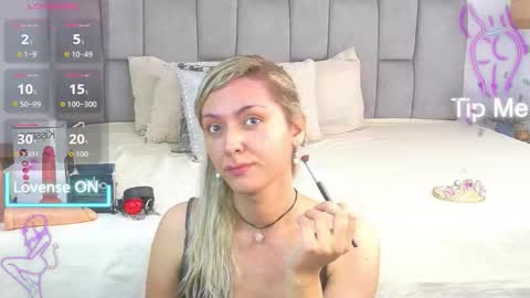 lunitadiva online show from 10/28/25, 02:09