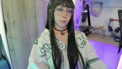 Snapshot of lunivyra chatting on 07/20/26, 05:15 lunivyra online show from 07/20/26, 05:15