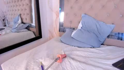 lunna__tylor online show from 04/11/26, 07:45