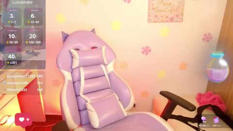 Snapshot of lunna_greys chatting on 12/28/24, 01:39 lunnag online show from 12/28/24, 01:39