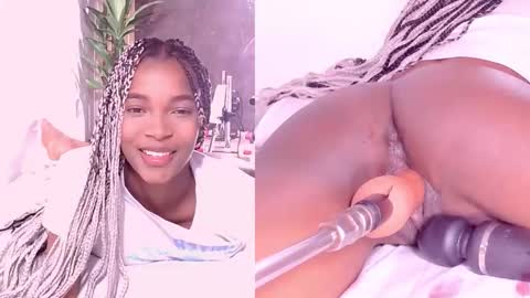 Snapshot of lunna_thomson chatting on 10/23/25, 12:43 lunna online show from 10/23/25, 12:43