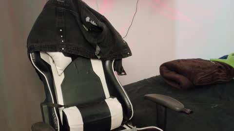 Snapshot of lunnaa1_ chatting on 09/26/25, 04:05 Luna online show from 09/26/25, 04:05