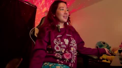 Snapshot of lunnaa1_ chatting on 10/22/25, 05:30 Luna online show from 10/22/25, 05:30