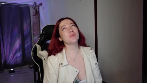 Snapshot of lunnaa1_ chatting on 10/26/25, 01:22 Luna online show from 10/26/25, 01:22