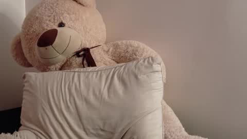 Snapshot of lunnaa1_ chatting on 11/07/25, 04:23 Luna online show from 11/07/25, 04:23