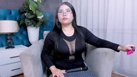 Snapshot of lunnamoretti chatting on 04/16/26, 02:40 Luna online show from 04/16/26, 02:40