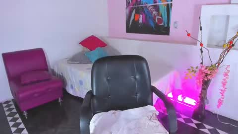 Snapshot of lunoox_ chatting on 12/04/24, 06:06 LunoxLili online show from 12/04/24, 06:06