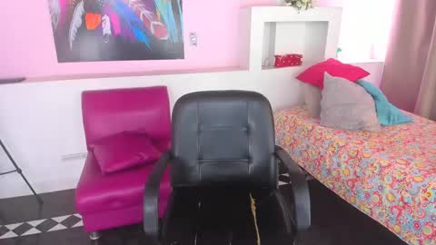 Snapshot of lunoox_ chatting on 01/15/25, 02:46 LunoxLili online show from 01/15/25, 02:46