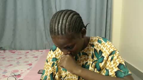 Snapshot of luo_queen chatting on 09/15/25, 01:44 luo_queen online show from 09/15/25, 01:44