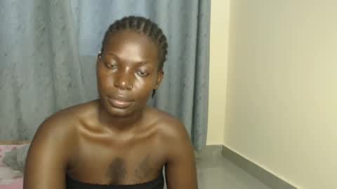 Snapshot of luo_queen chatting on 09/23/25, 12:41 luo_queen online show from 09/23/25, 12:41