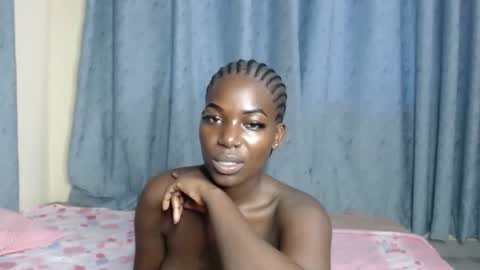 Snapshot of luo_queen chatting on 10/27/25, 01:15 luo_queen online show from 10/27/25, 01:15