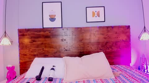 Snapshot of luoyi30 chatting on 12/27/24, 04:21 luoyi30 online show from 12/27/24, 04:21