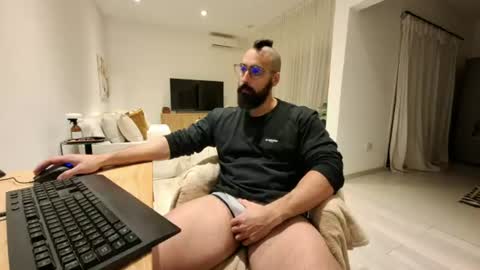 Snapshot of lupal2 chatting on 07/10/26, 01:43 Lupal2 online show from 07/10/26, 01:43