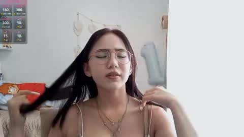 Snapshot of lupefaulker chatting on 07/16/26, 01:06 Roxie online show from 07/16/26, 01:06