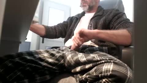 Snapshot of lure4beef chatting on 12/15/24, 11:45 lure4beef online show from 12/15/24, 11:45